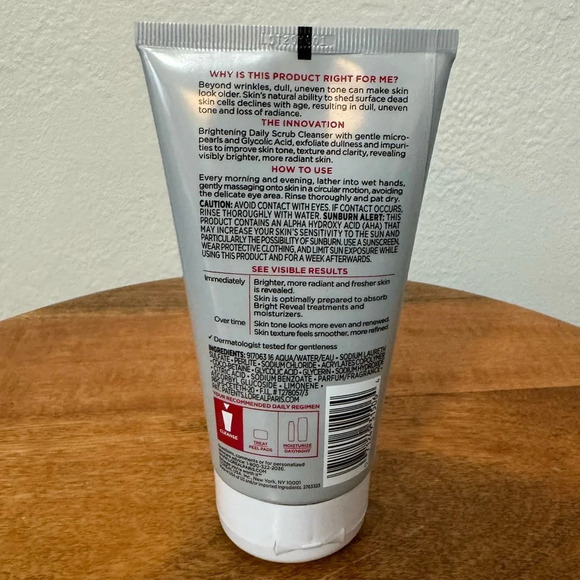L'Oreal Paris Revitalift Bright Reveal Anti-Aging Facial Cleanser 5 Fl Oz - Picture 3 of 6